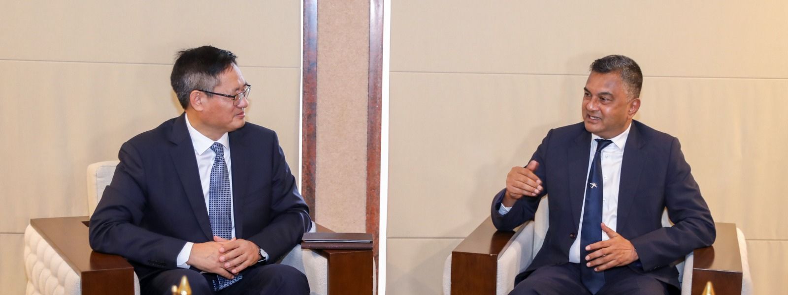 New Chinese Envoy Calls on Defence Secretary